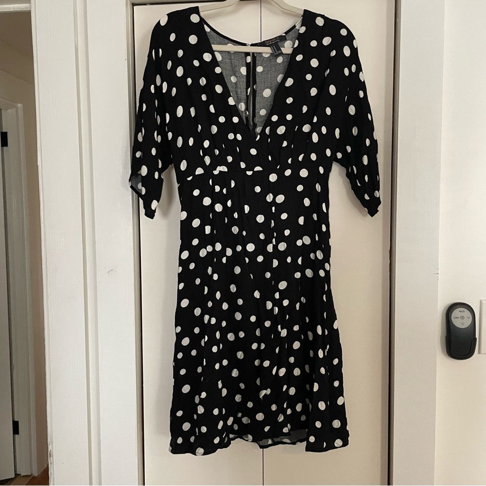 Forever 21 Black and White Polka Dot Midi Dress size Mediun